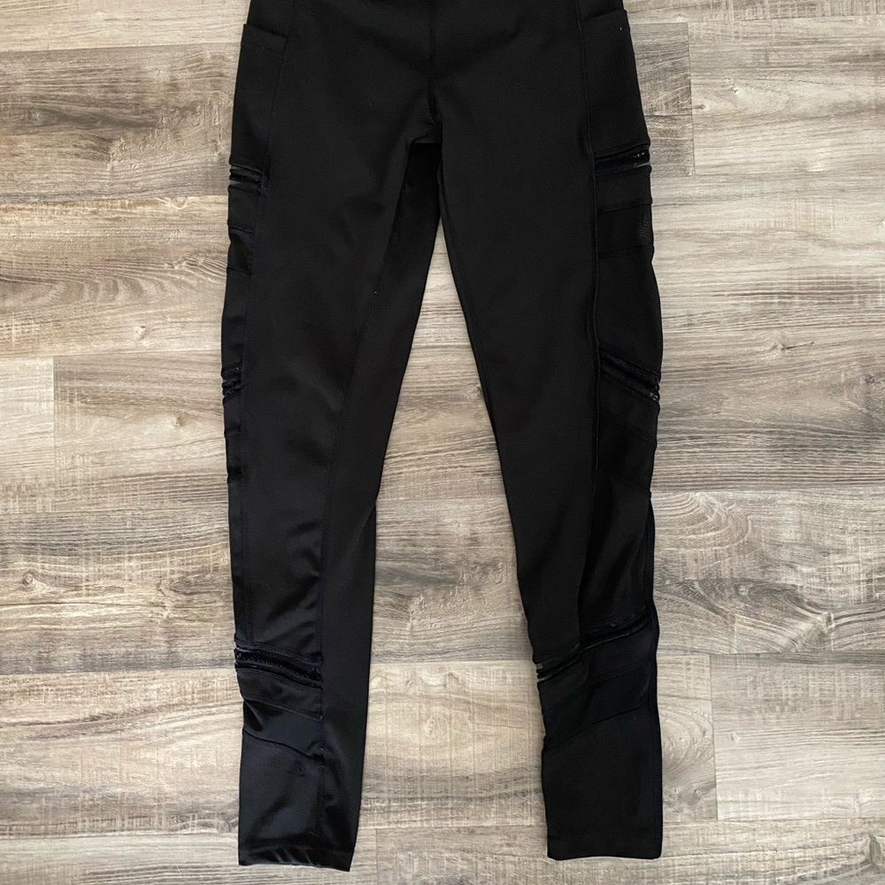 Leggings with mesh detail
